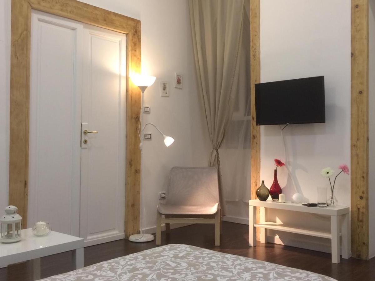 Ferienwohnung Piazza Carita' Centro Storico Neapel Exterior foto