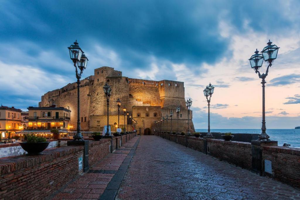 Ferienwohnung Piazza Carita' Centro Storico Neapel Exterior foto