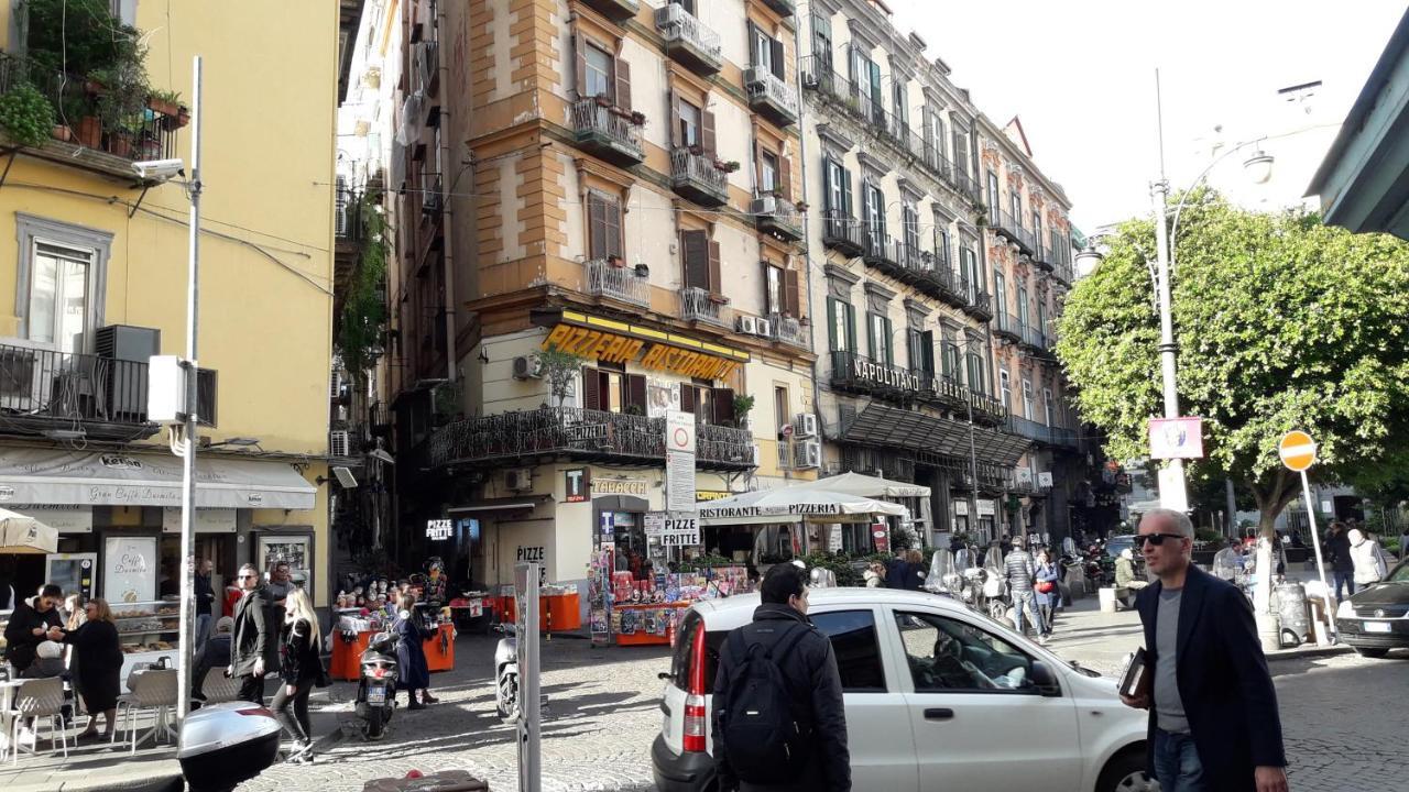 Ferienwohnung Piazza Carita' Centro Storico Neapel Exterior foto