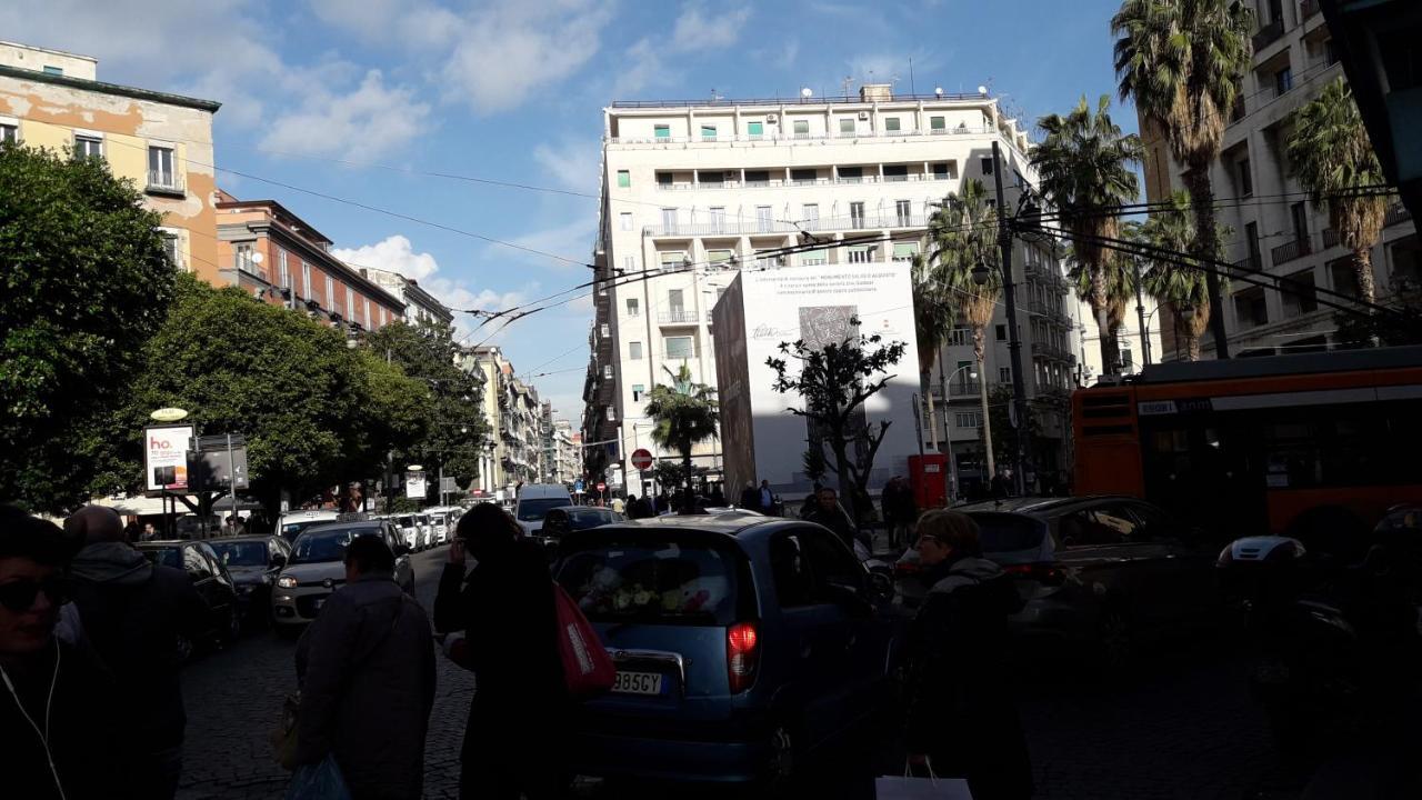 Ferienwohnung Piazza Carita' Centro Storico Neapel Exterior foto